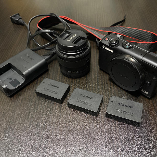 Canon EOS M100 EF-M15-45 IS STM レンズキットミラーレス一眼
