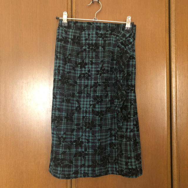 tocco(トッコ)のtocco  closet♡美品 チェックフロッキーフラワースカート レディースのスカート(ひざ丈スカート)の商品写真