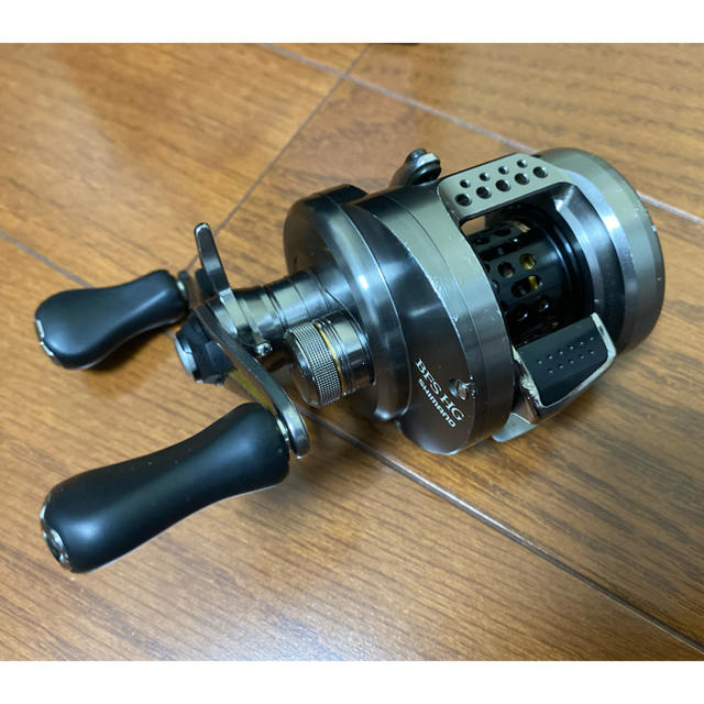 シマノ (SHIMANO) 17 カルカッタコンクエスト BFS HG (左)