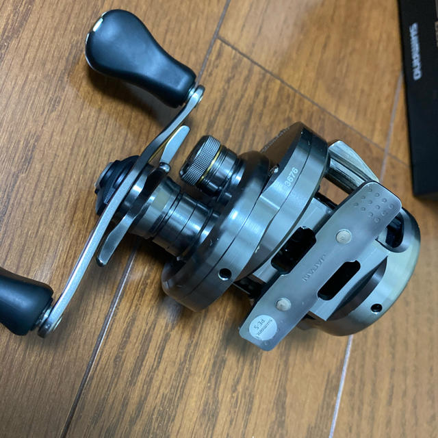 シマノ (SHIMANO) 17 カルカッタコンクエスト BFS HG (左)