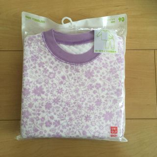 ユニクロ(UNIQLO)のユニクロ♡花柄キルトパジャマ（長袖）　90 パープル　女の子(パジャマ)