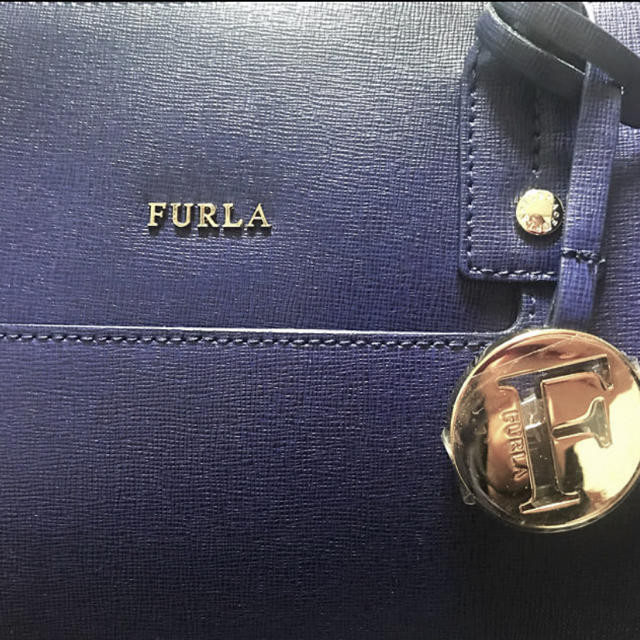 Furla(フルラ)のFURLA フルラショルダーバッグ　紺色 レディースのバッグ(ショルダーバッグ)の商品写真