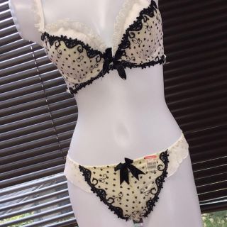 aimer feel(ブラ&ショーツセット)のフリマアイテム一覧 aimer feel(ブラ&ショーツセット)のフリマアイテム一覧