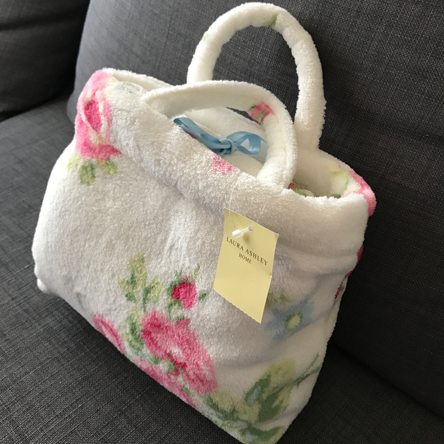 LAURA ASHLEY - ローラアシュレイ ひざ掛けの通販 by Hana Hana ...