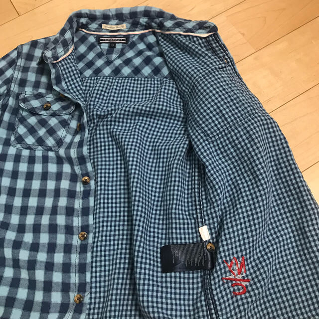 TOMMY HILFIGER(トミーヒルフィガー)のTOMMY HILFIGER シャツ　128センチ キッズ/ベビー/マタニティのキッズ服男の子用(90cm~)(Tシャツ/カットソー)の商品写真