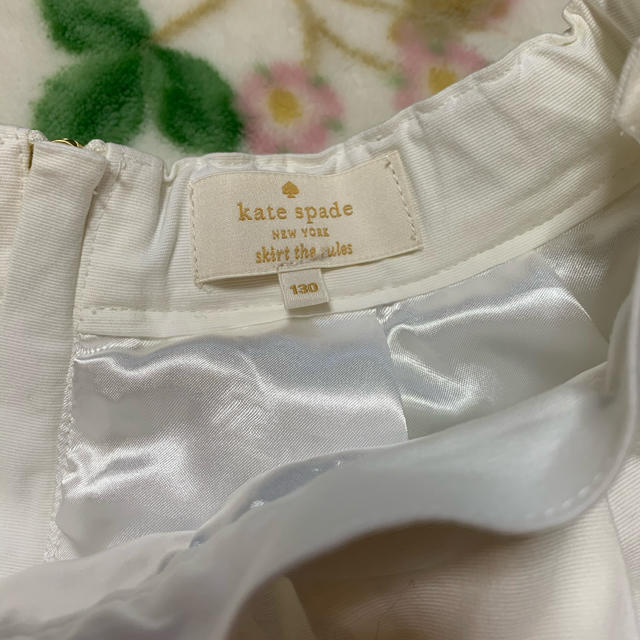 kate spade new york(ケイトスペードニューヨーク)のkatespade130 バイカラースカート　白×ネイビー キッズ/ベビー/マタニティのキッズ服女の子用(90cm~)(スカート)の商品写真