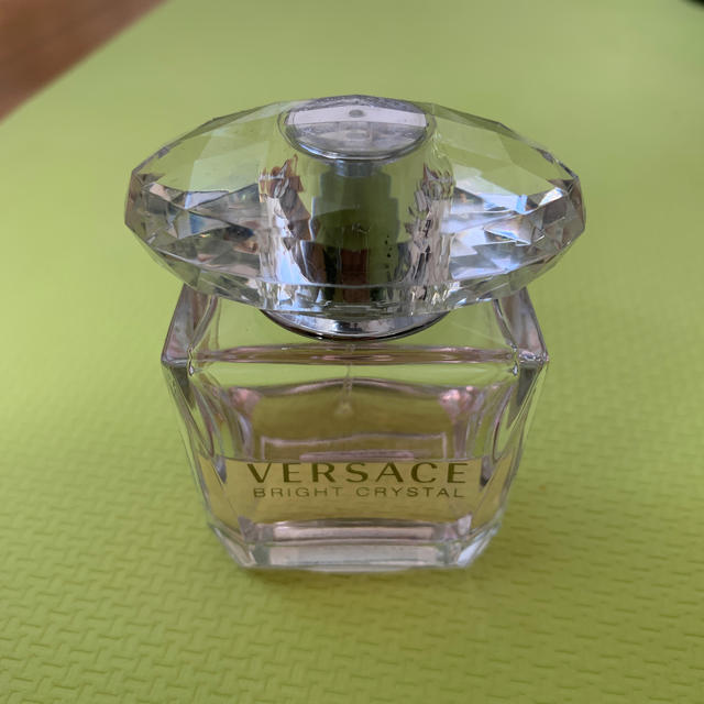 VERSACE(ヴェルサーチ)の【週末値下げ】ヴェルサーチ ブライトクリスタル オーデトワレ 30ml コスメ/美容の香水(香水(女性用))の商品写真