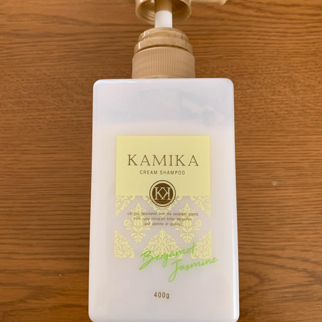 カミカ 黒髪クリームシャンプー KAMIKA 400g(もりりんサマ専用) コスメ/美容のヘアケア/スタイリング(シャンプー)の商品写真