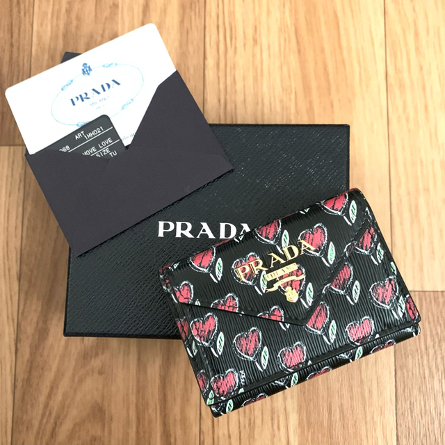 【お値下げしました】PRADA ミニウォレット　美品ファッション小物