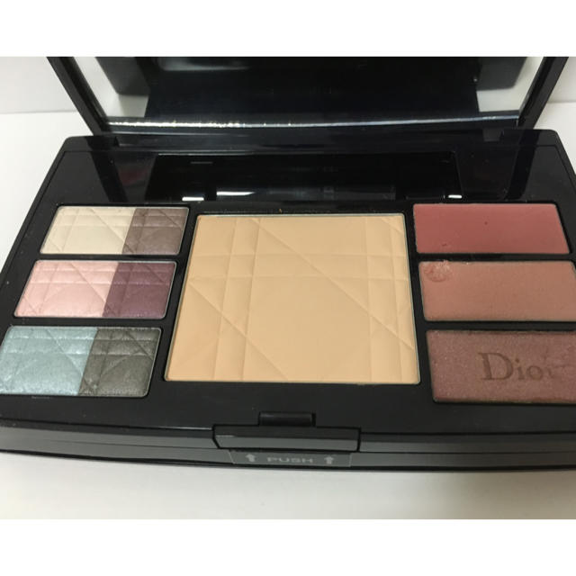 Dior(ディオール)のディオール DIOR■メイクパレット  ファンデーション＋アイシャドウ＋リップ コスメ/美容のベースメイク/化粧品(ファンデーション)の商品写真