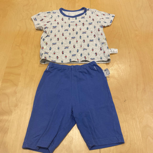 UNIQLO(ユニクロ)のユニクロ　90 半袖　パジャマ　ブルー　車 キッズ/ベビー/マタニティのキッズ服男の子用(90cm~)(パジャマ)の商品写真