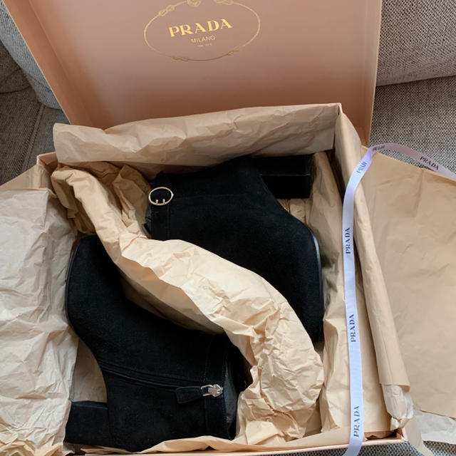 PRADA(プラダ)の新品未着用山羊革　PRADAブーツ34サイズ(21cm、21.5cm) レディースの靴/シューズ(ブーツ)の商品写真