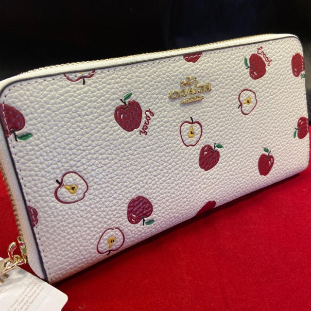 プレゼントにも❤️新品コーチ正規品アップルプリント ラウンド
