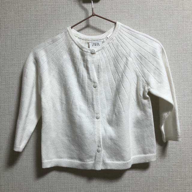 ZARA(ザラ)の【ZARA】カーディガン　白 キッズ/ベビー/マタニティのベビー服(~85cm)(カーディガン/ボレロ)の商品写真