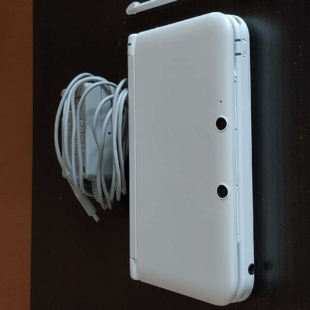 ニンテンドー3DS(ニンテンドー3DS)の3DSLLホワイト 美品 エンタメ/ホビーのゲームソフト/ゲーム機本体(携帯用ゲーム機本体)の商品写真