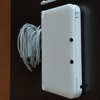 ニンテンドー3DS(ニンテンドー3DS)の3DSLLホワイト 美品(携帯用ゲーム機本体)