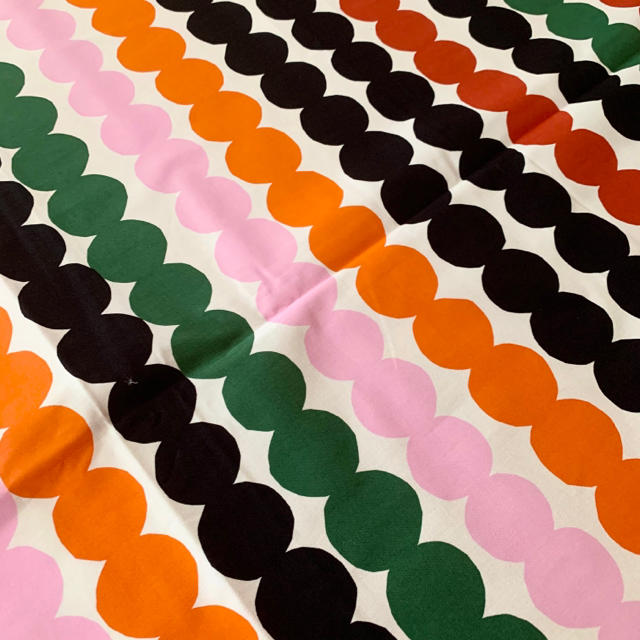 marimekko(マリメッコ)のレア★marimekko はぎれ　生地　rasymatto 30×72 オレンジ ハンドメイドの素材/材料(生地/糸)の商品写真