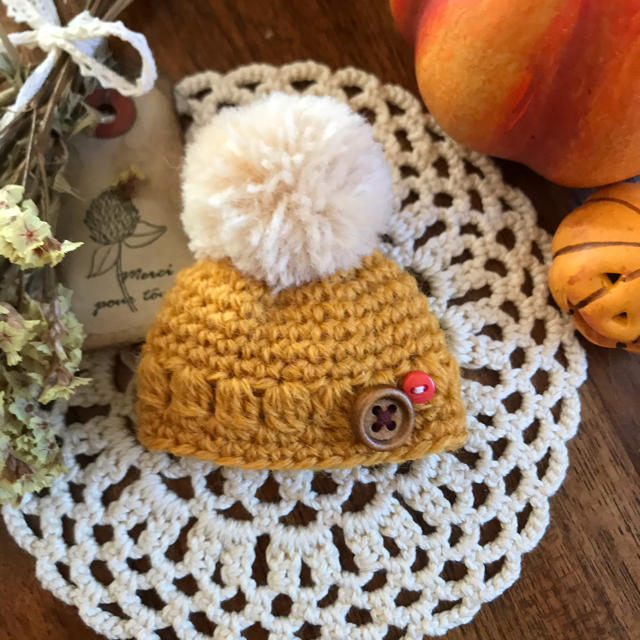 ドルチェナ　小さなポンポン帽子　かぼちゃ黄色 ハンドメイドのぬいぐるみ/人形(人形)の商品写真