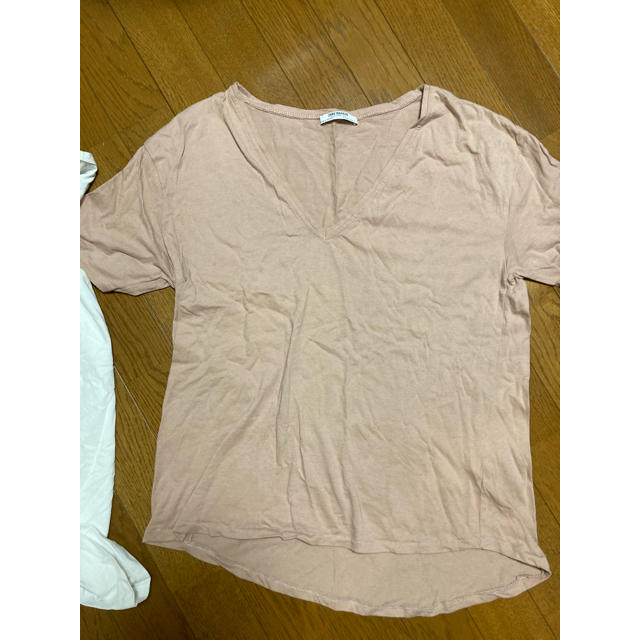 ZARA(ザラ)のZARA パールTシャツ VTシャツ2枚セット レディースのトップス(Tシャツ(半袖/袖なし))の商品写真