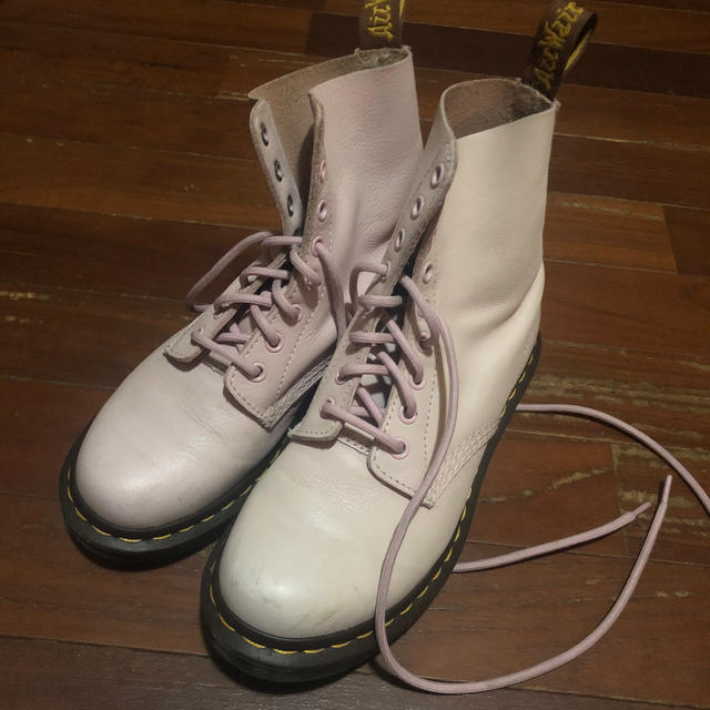 Dr.Martens(ドクターマーチン)の【t.t.t.2820様専用】ドクターマーチン　ピンク　8ホール レディースの靴/シューズ(ブーツ)の商品写真