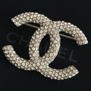 シャネル(CHANEL)の新品未使用 CHANEL ラインストーン ジルコニア ブローチ(ブローチ/コサージュ)