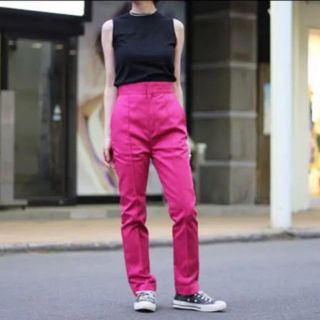 ホリデイ(holiday)のHOLIDAY×DICKIESコラボパンツ (PINK) 美品 サイズ1(カジュアルパンツ)