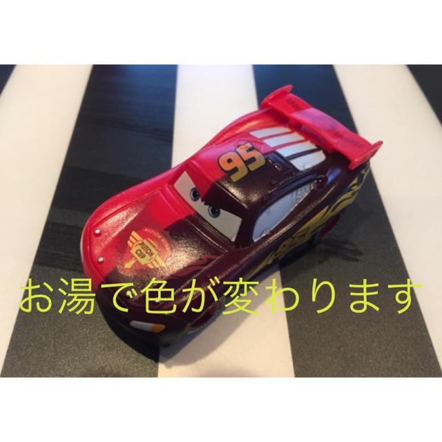 新品カーズ ミニカー　マックイーン カラーチェンジャー 赤黒 エンタメ/ホビーのおもちゃ/ぬいぐるみ(ミニカー)の商品写真