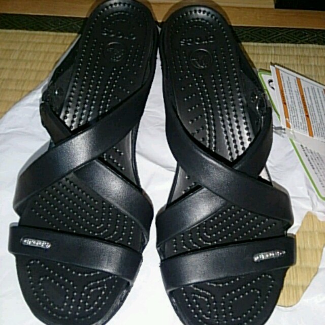 crocs(クロックス)のクロックス サンダル キッズ/ベビー/マタニティのキッズ靴/シューズ(15cm~)(サンダル)の商品写真