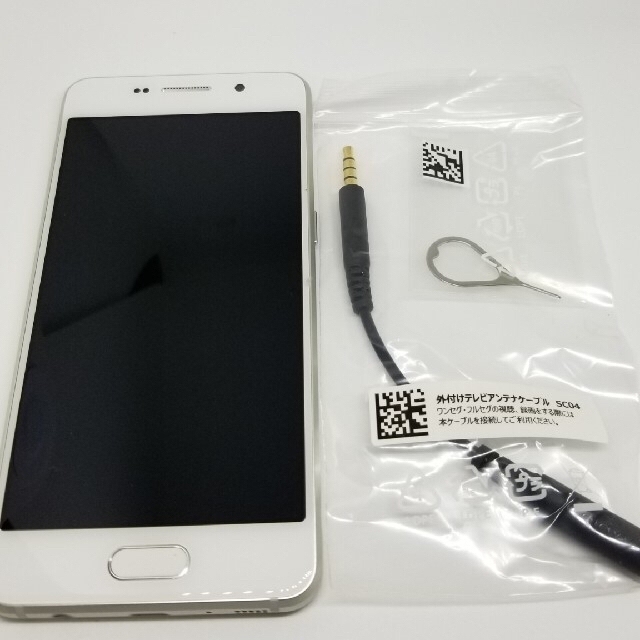 Galaxy(ギャラクシー)の★新品同様★docomo GALAXYFeel SC-04J★ スマホ/家電/カメラのスマートフォン/携帯電話(スマートフォン本体)の商品写真