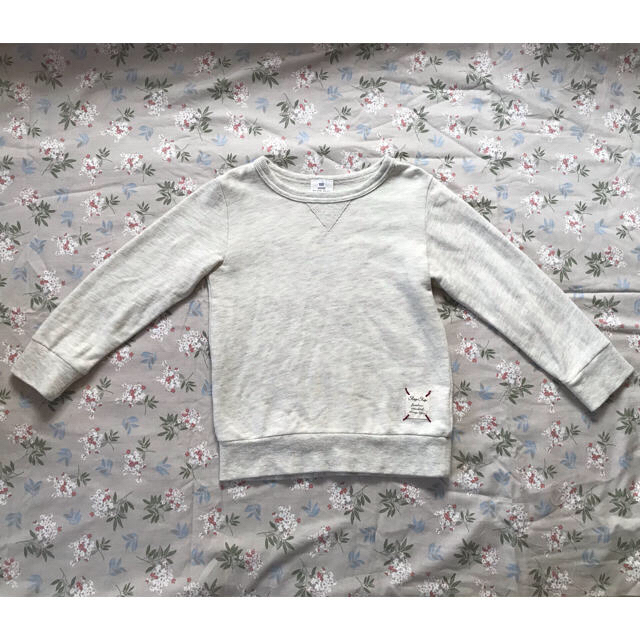 BeBe(ベベ)のSLAP SLIP スウェット カットソー グレー100 キッズ/ベビー/マタニティのキッズ服男の子用(90cm~)(Tシャツ/カットソー)の商品写真