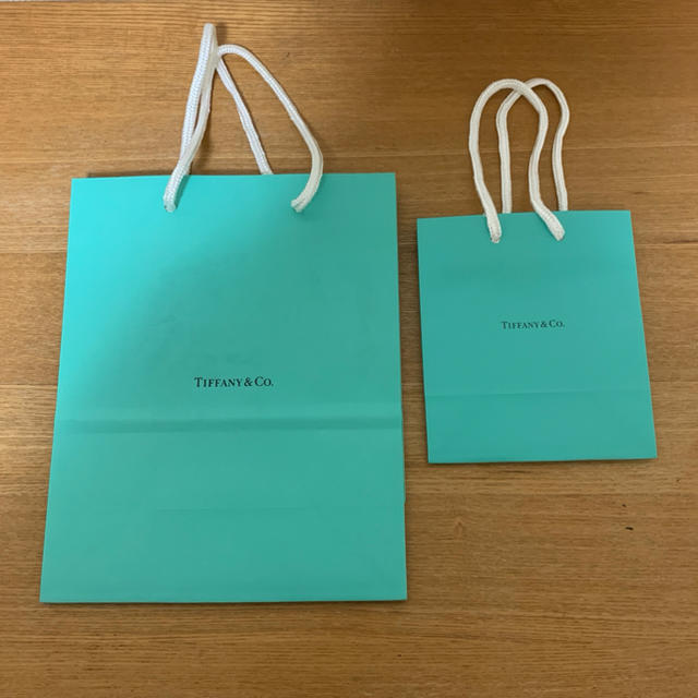 Tiffany & Co.(ティファニー)のティファニー 紙袋 ショップ袋　2枚セット レディースのバッグ(ショップ袋)の商品写真