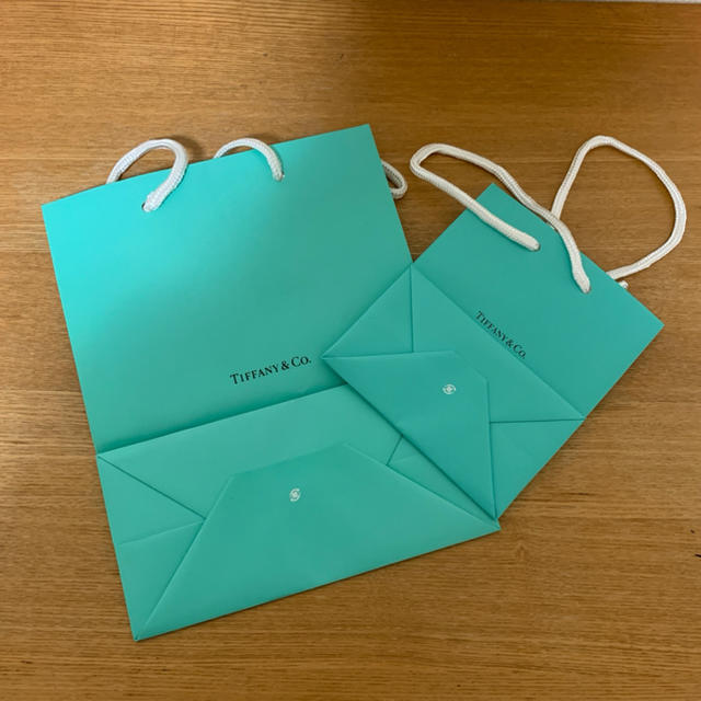 Tiffany & Co.(ティファニー)のティファニー 紙袋 ショップ袋　2枚セット レディースのバッグ(ショップ袋)の商品写真