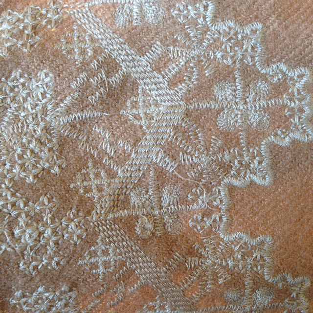 SM2(サマンサモスモス)の刺繍入り ベージュストール レディースのファッション小物(マフラー/ショール)の商品写真