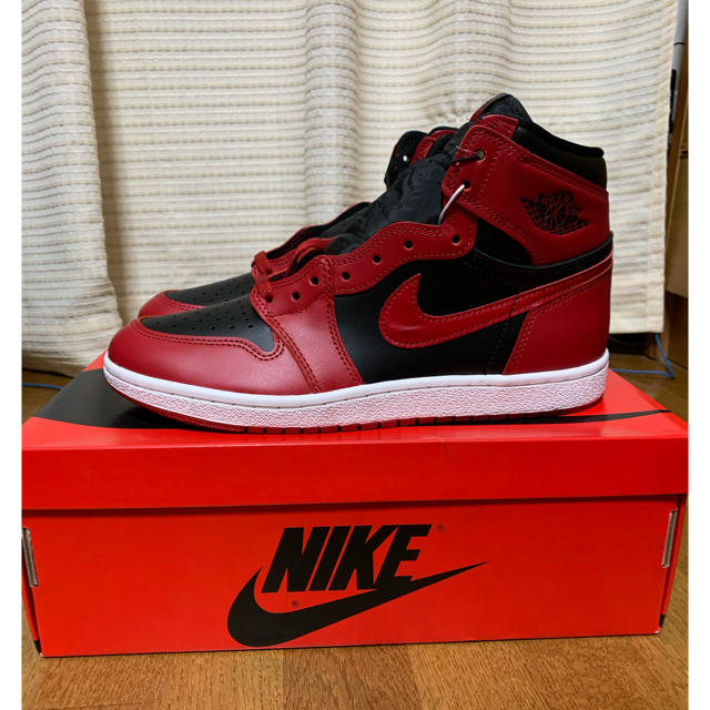 NIKE(ナイキ)のNIKE AIR JORDAN 1 HI ’85 “VARSITY RED” メンズの靴/シューズ(スニーカー)の商品写真