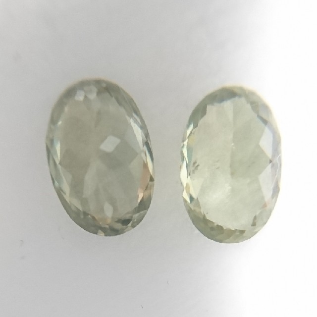 天然 オリーブ グリーン ジルコン ペア 計1.39ct ハンドメイドの素材/材料(各種パーツ)の商品写真