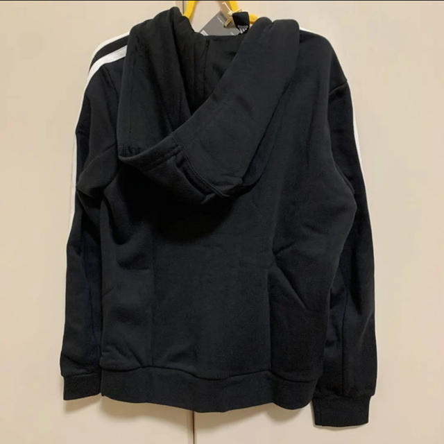 adidas(アディダス)のadidas パーカー　130 キッズ/ベビー/マタニティのキッズ服男の子用(90cm~)(ジャケット/上着)の商品写真