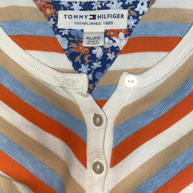 TOMMY HILFIGER(トミーヒルフィガー)のTommy Hilfiger - トミー ヒルフィガーシャツ レディースのトップス(Tシャツ(長袖/七分))の商品写真