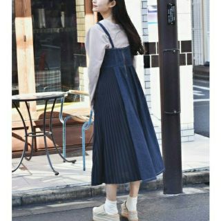 ダブルクローゼット(w closet)のw closet ダブルクローゼット 脇プリーツデニムジャンスカ［ダークブルー］(ロングワンピース/マキシワンピース)