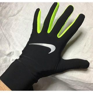 ナイキ(NIKE)の★新品★NIKE　手袋グローブ（L）黒x蛍光黄色ブラックxボルトネオンイエロー(手袋)