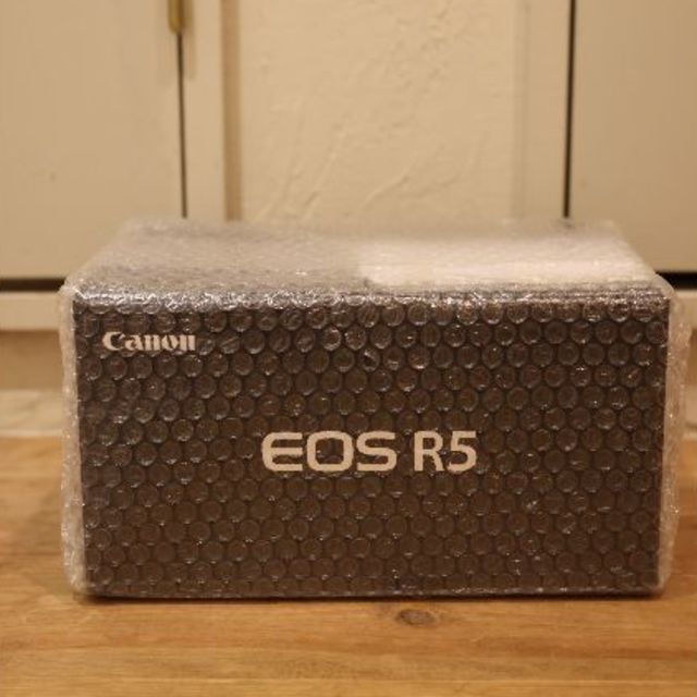 新品未使用 Canon キヤノン EOS R5 ボディスマホ/家電/カメラ