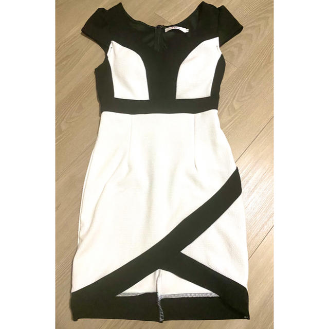 JEWELS(ジュエルズ)のTika ワンピース レディースのフォーマル/ドレス(ミニドレス)の商品写真