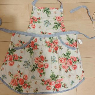 ローラアシュレイ(LAURA ASHLEY)の【LAURA ASHLEY⠀】ローラアシュレイホーム 花柄エプロン (その他)