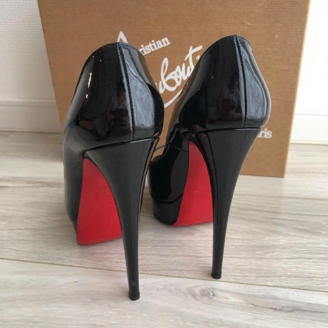 Christian Louboutin(クリスチャンルブタン)のクリスチャンルブタン パンプス　黒 レディースの靴/シューズ(ハイヒール/パンプス)の商品写真