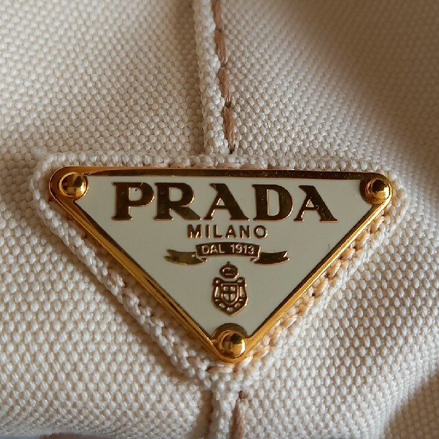 プラダ　PRADA　カナパ　オフホワイト