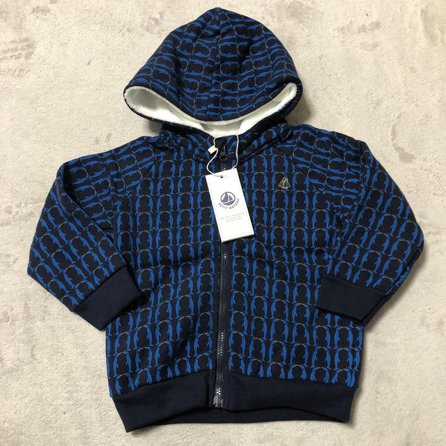 PETIT BATEAU(プチバトー)の新品未使用　プチバトー　パーカー　81cm キッズ/ベビー/マタニティのベビー服(~85cm)(トレーナー)の商品写真