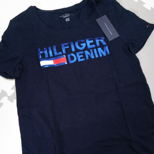 TOMMY HILFIGER(トミーヒルフィガー)の新品 トミーヒルフィガー Tシャツ  レディースのトップス(Tシャツ(半袖/袖なし))の商品写真