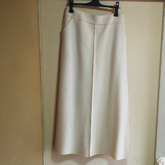 CHANEL(シャネル)のシャネル ロングフレアースカート クリーム色 レディースのスカート(ロングスカート)の商品写真
