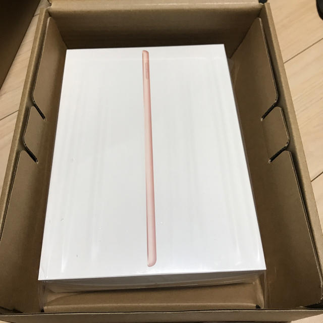 Apple iPad  第8世代 Wi-Fiモデル 32GB ゴールド 2