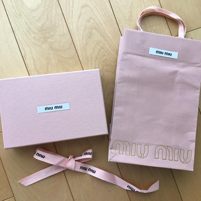 miumiu(ミュウミュウ)のmiumiu  空箱  ショップ袋 レディースのファッション小物(その他)の商品写真