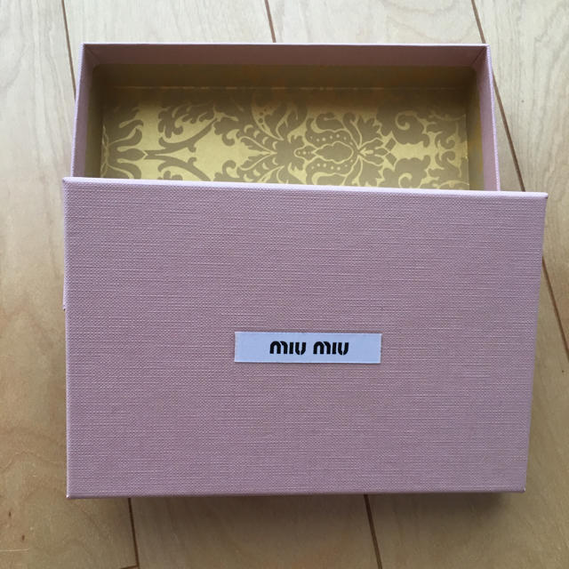 miumiu(ミュウミュウ)のmiumiu  空箱  ショップ袋 レディースのファッション小物(その他)の商品写真